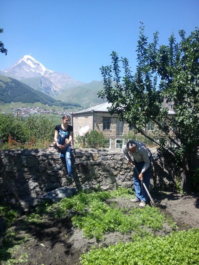 Nino & Zurabi Guest House Kazbegi Bagian luar foto
